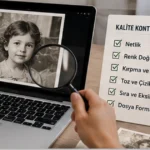 Bilgisayarda açılmış eski fotoğraf, büyüteç ve kalite kontrol listesi ile tarama sonrası dosya kontrolü.